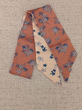 Daises, Flowers On Brown, Tan Twilly